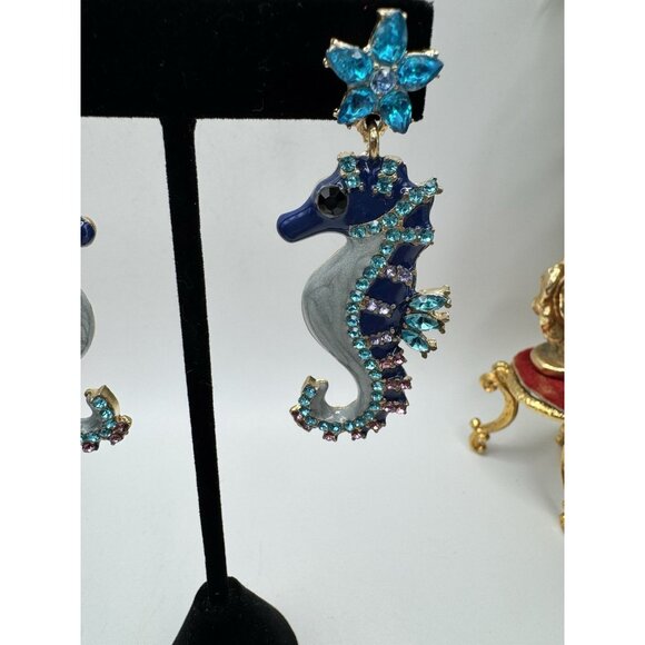 BETSEY JOHNSON BEAUTIFUL BLUE & PINK RHINESTONE SEAHORSE DROP DANGLE EARRINGS - Picture 2 of 6